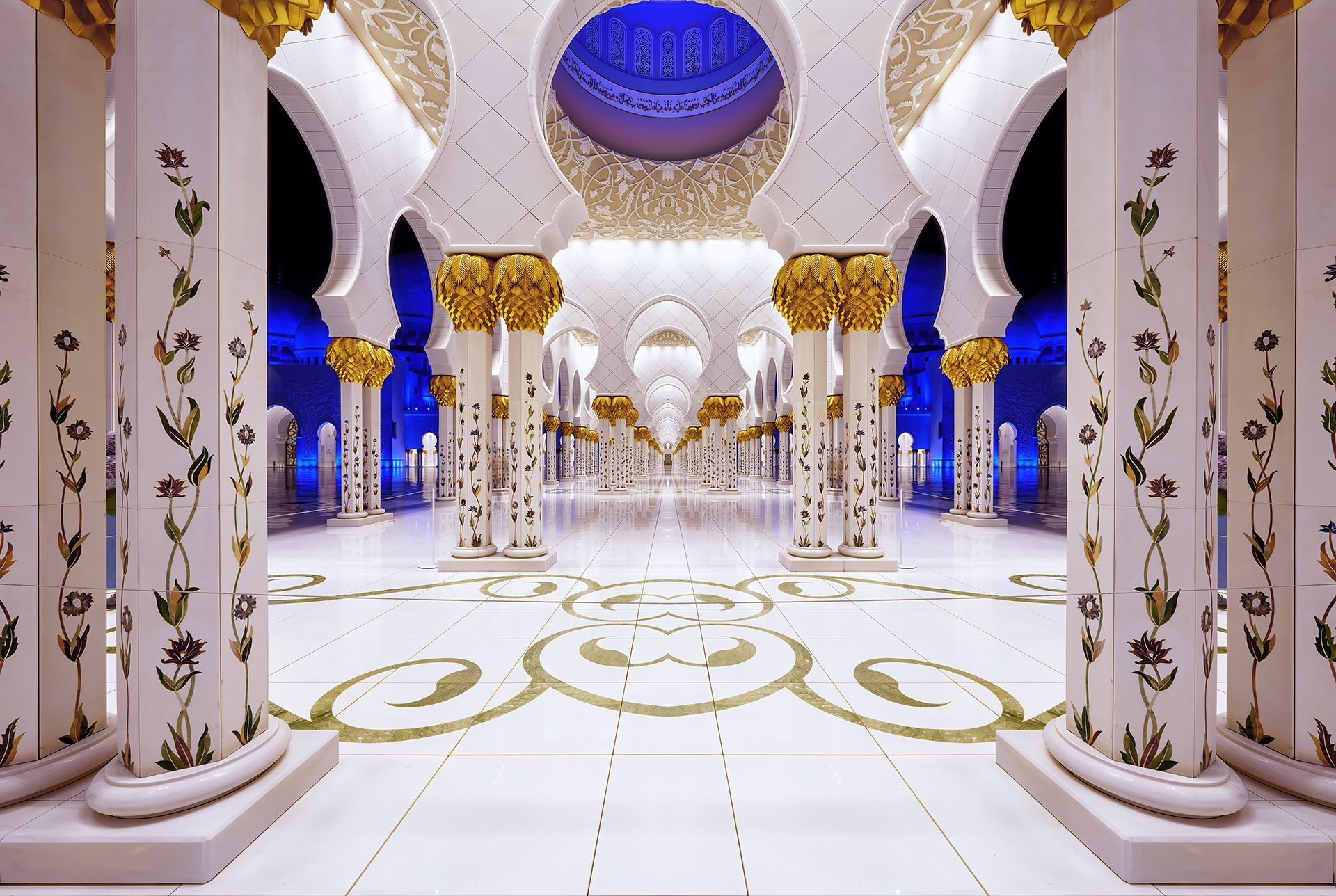 Interior mezquita Abu Dabi