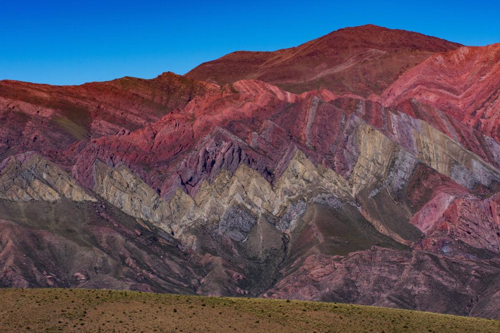 Espectaculares tonos en la Montaña de los 14 colores, Serranía de Hornocal,
